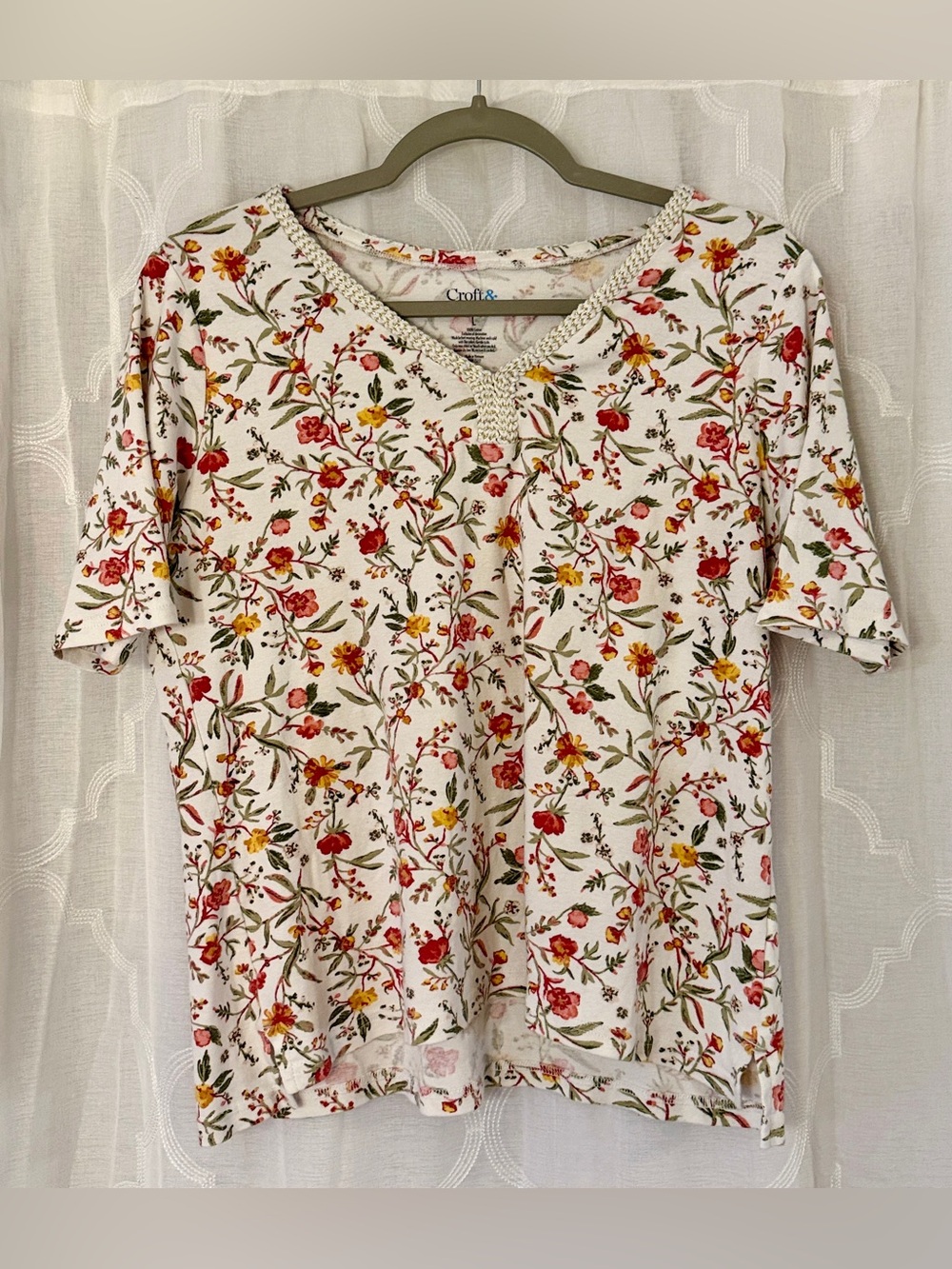 Croft & Barrow Ivory Botanical Floral V-Neck Top | Large